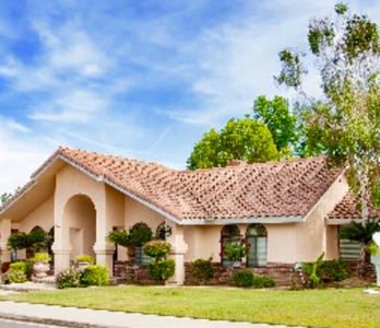 Evergreen Villa Assisted Living 1 Evergreen Villa Assisted Living: Residencia de Cuidados Senior con Servicios de Salud y Bienestar