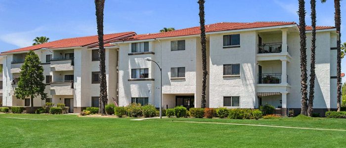 Westmont de Riverside: Vista panorámica del campus y áreas verdes – Imágenes de alta calidad