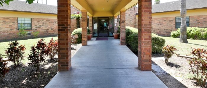 Ebony Lake Nursing and Rehabilitation Center 1 Centro de Cuidados y Rehabilitación Ebony Lake – Servicios de Enfermería y Terapia