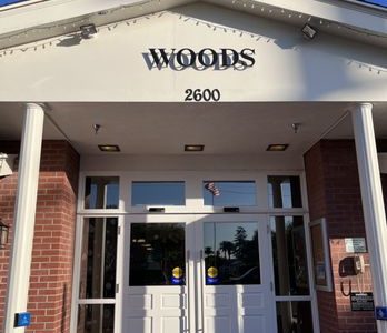 Woods Health Services 1 Woods Health Services: Clínica de Salud Integral y Bienestar – Servicios Médicos Profesionales
