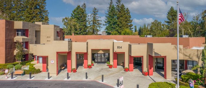 Redwood Senior Apartments en Willow Glen: lujo y confort para adultos mayores