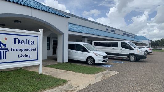 Delta Independent Living LLC – Residencias Independientes de Alta Calidad | Servicios de Cuidado y Confort