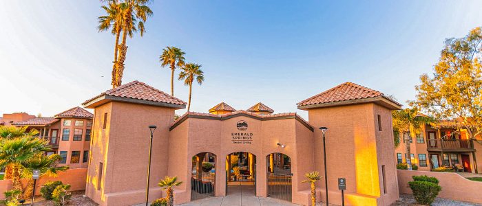 Emerald Springs Senior Living: Elegante Residencia para Adultos Mayores con Servicios Premium